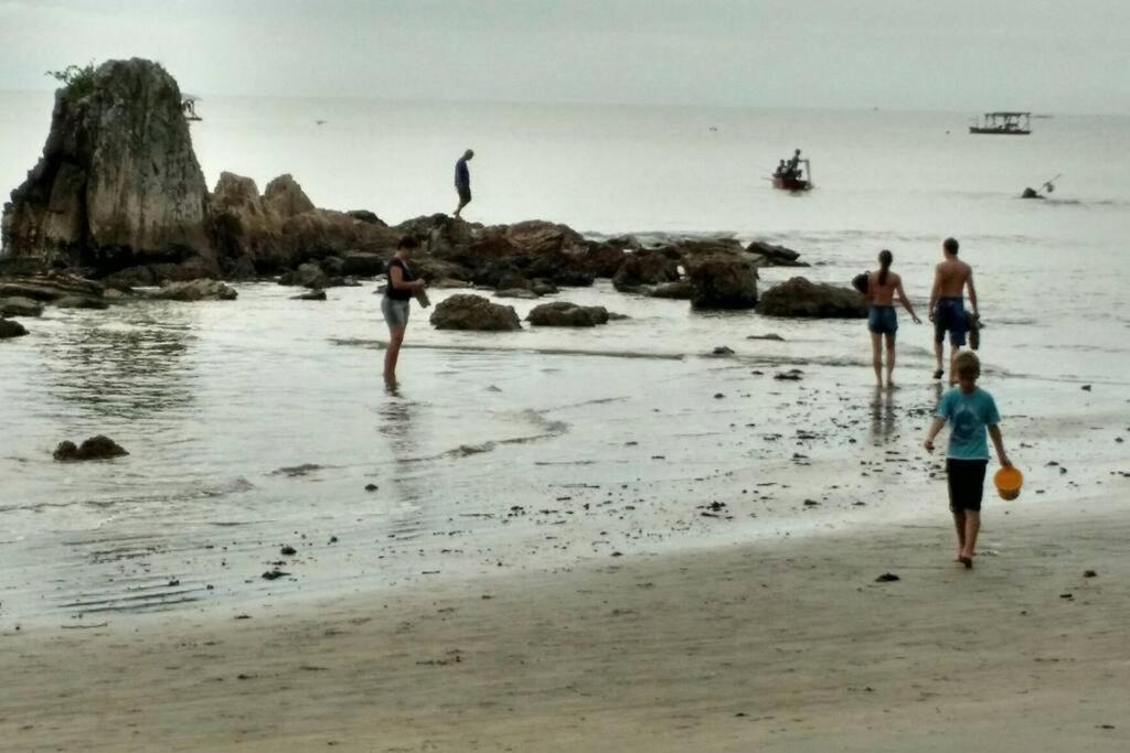 Ferias E Alegrias Em Casa Pe Na Areia!